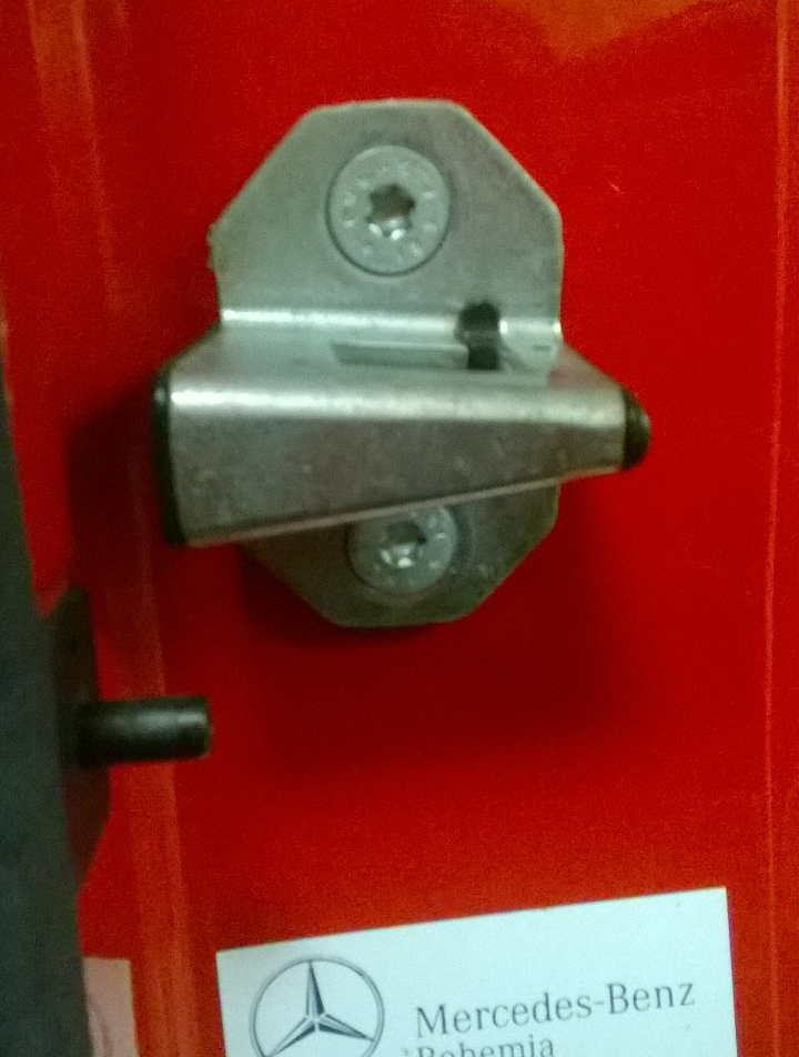 Nekompatibilní vnitřní zámek dveří